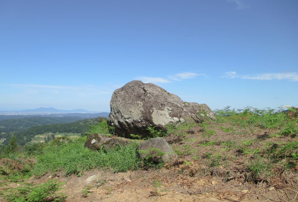 石峠の大石
