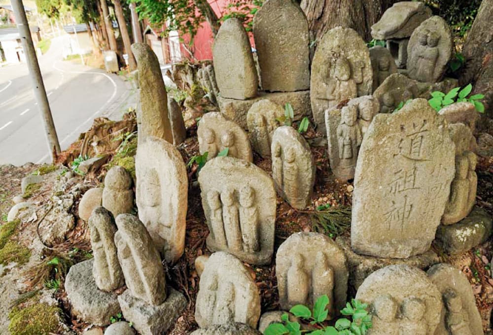 ほだれ神社の石仏群